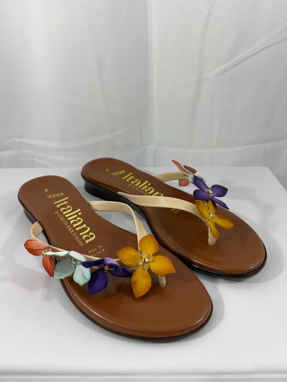 NWT Italiana Women’s Size 7 Multicolor Floral Sandals